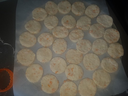 Easy Buttermilk Cheddar Biscuits