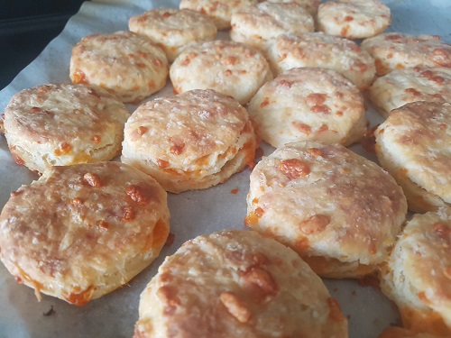 Easy Buttermilk Cheddar Biscuits