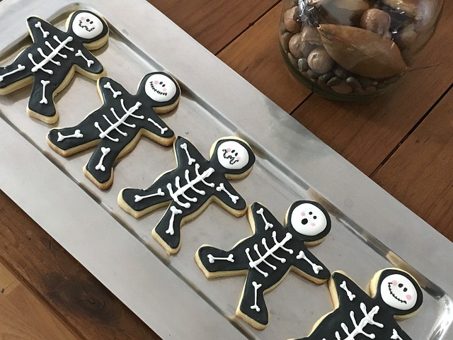 Decorating Halloween Cookies