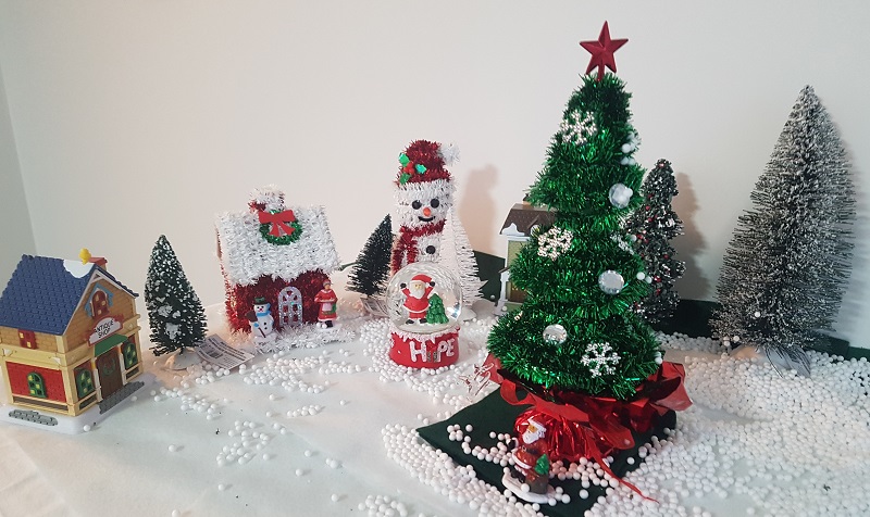 Easy Christmas Shelf Decorations