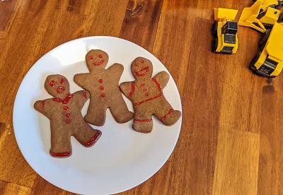 kids baking gingerbread cookies